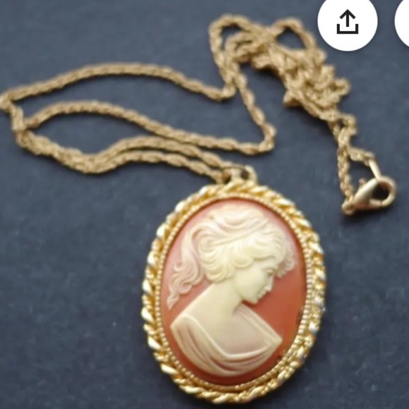 Vintage Jewelry - Vintage Style Gold-Tone Coral Cameo Pendant Necklace - Elegant Women's Jewelry